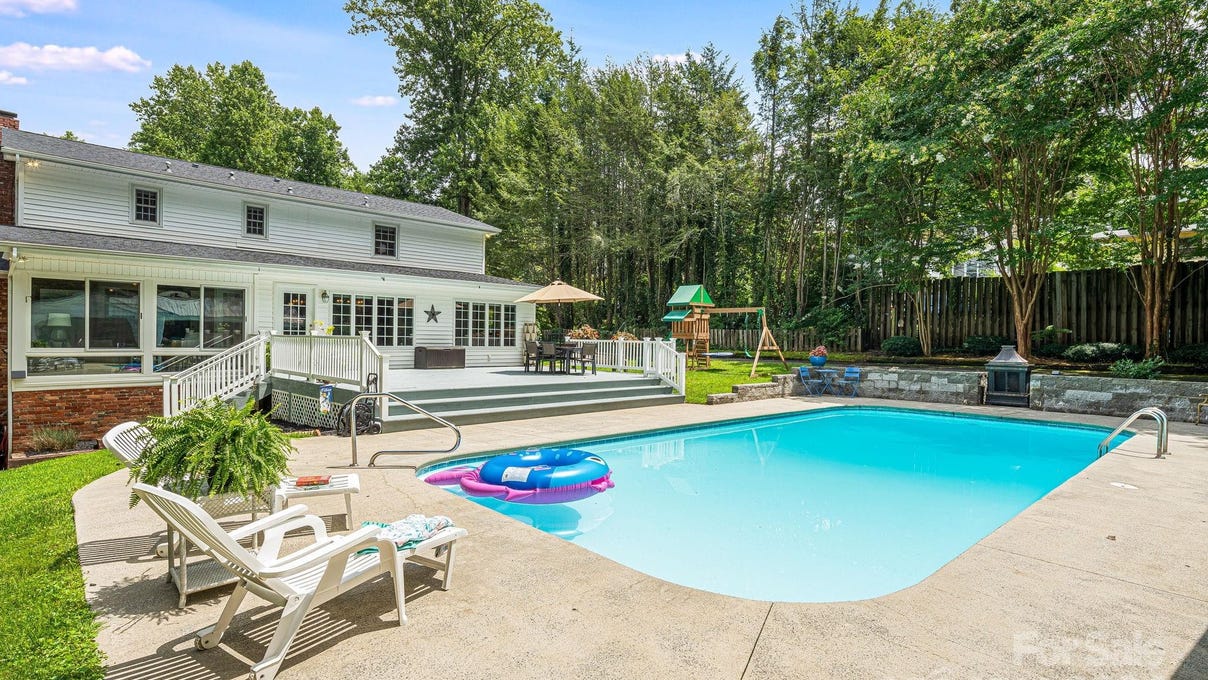 524 E French Broad St  