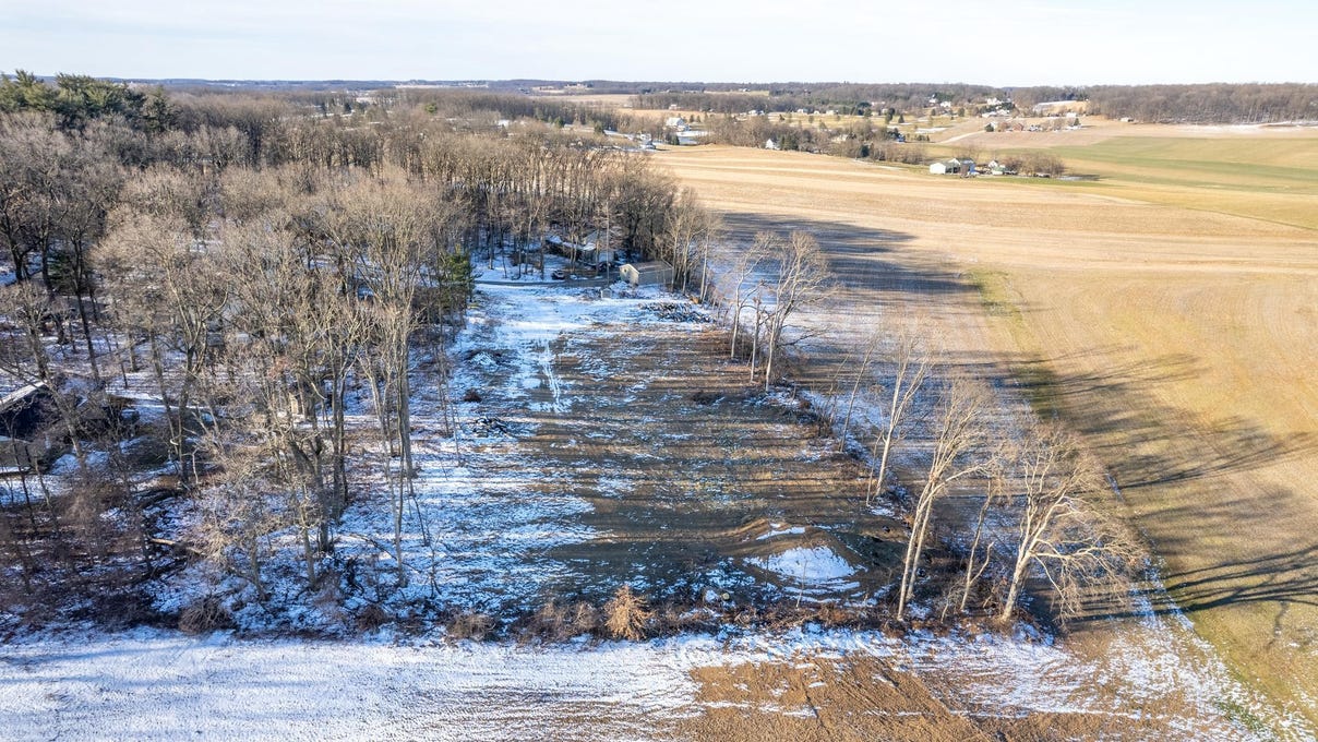 8883 PLEASANT Vly Rd  