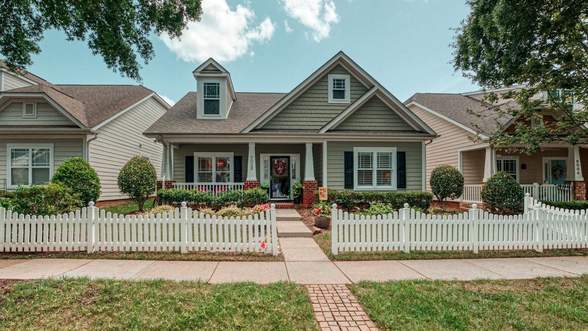 7002 Ladys Secret Dr