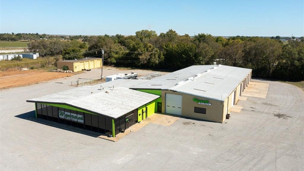 200 N Industrial Park
