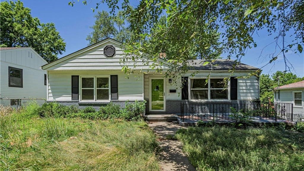 2604 S Northern Blvd  