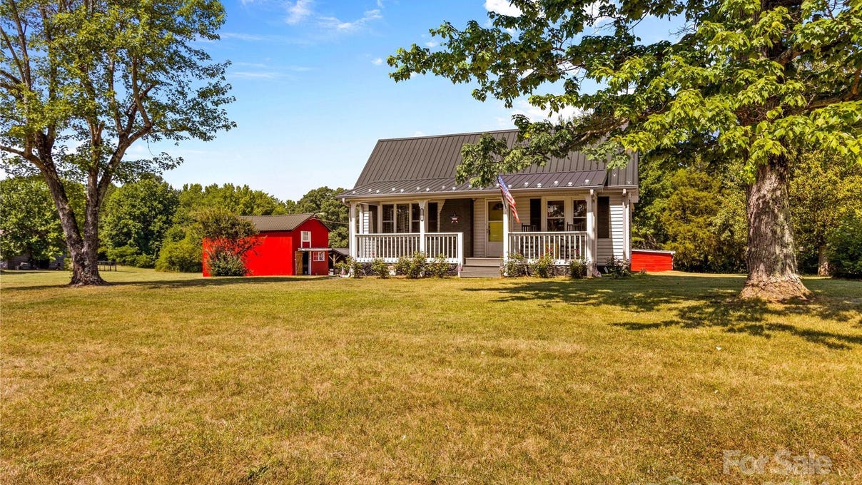 1106 E Memorial Hwy  