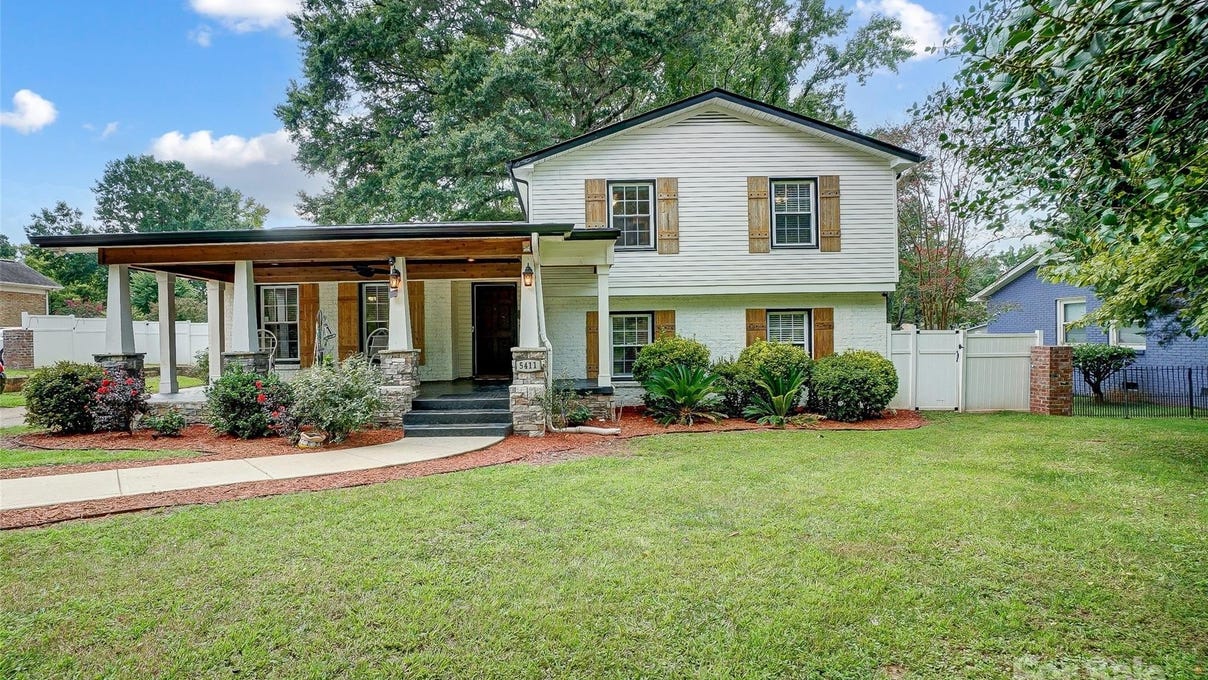 5411 Hollirose Dr  