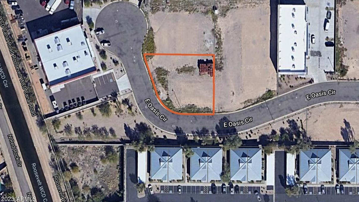 3942 E OASIS CIR  