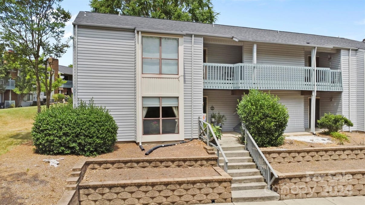 11101 Harrowfield Rd  