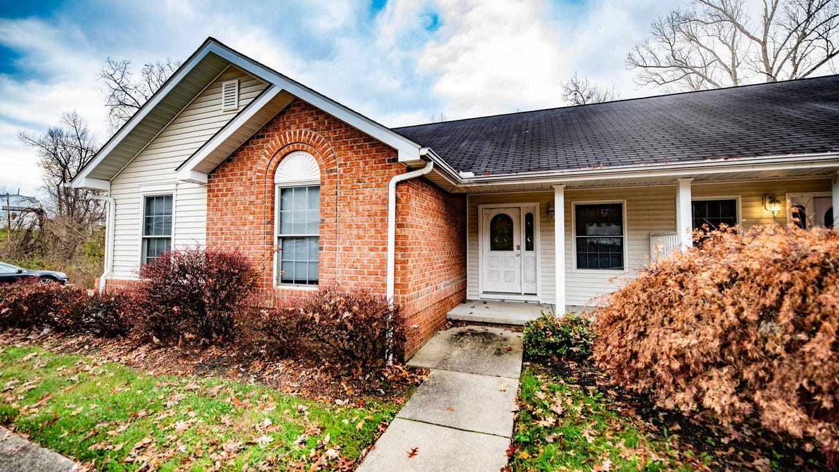4 Seneca Ct