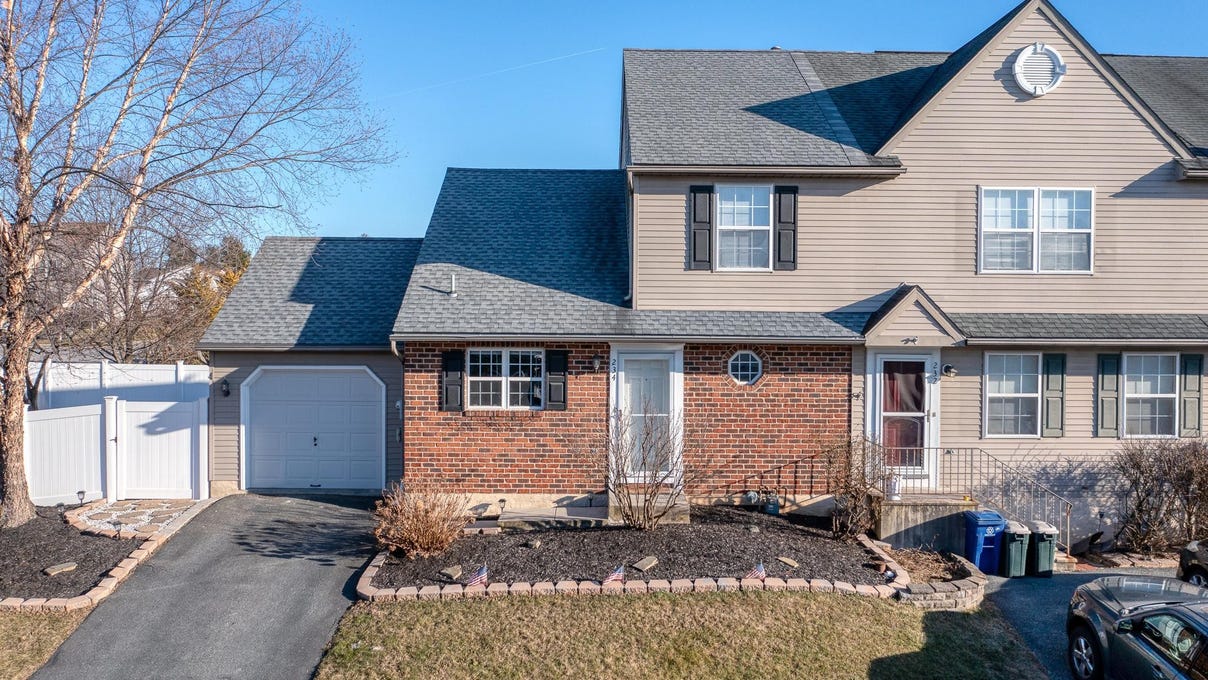 234 QUAKING ASPEN LANE, MARIETTA, PA 17547 Townhouse for Sale