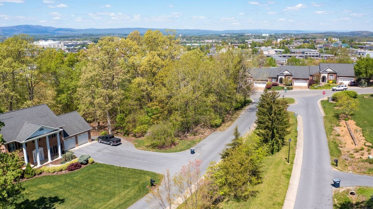 1709 James Buchanan Dr  