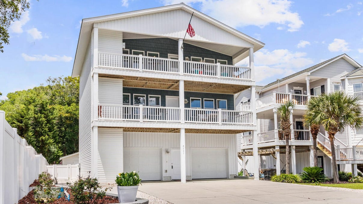 2831 Sea Vista Dr SW  