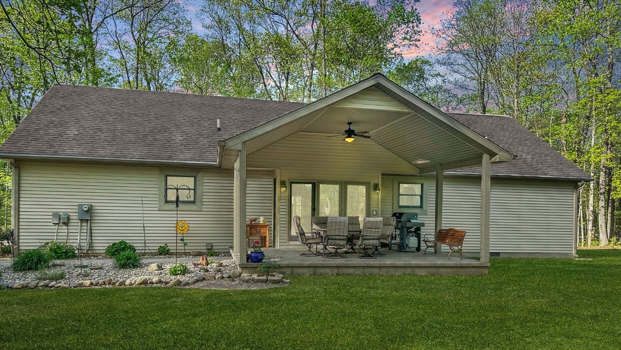1102 County Rd 2375N  
