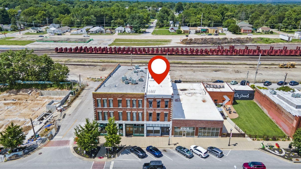 311 W Commercial St  