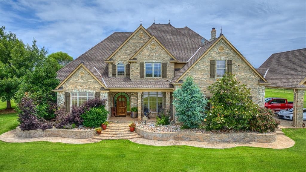 1501 W Indian Hls Rd  