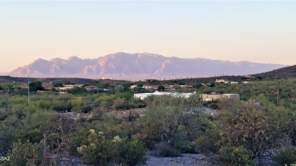 700blk N Camino De Oeste Rd  