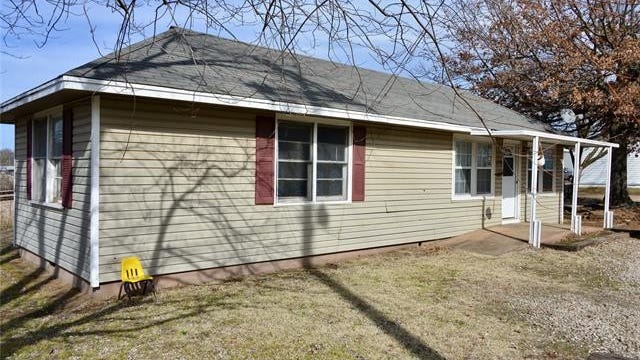 102 E Bollinger  