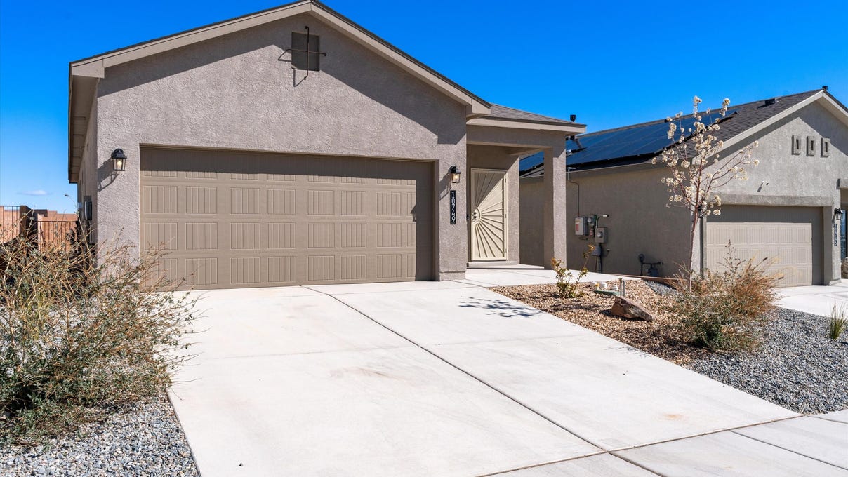 10749 Aspiration Lane SW, Albuquerque, NM 87121 House for Sale