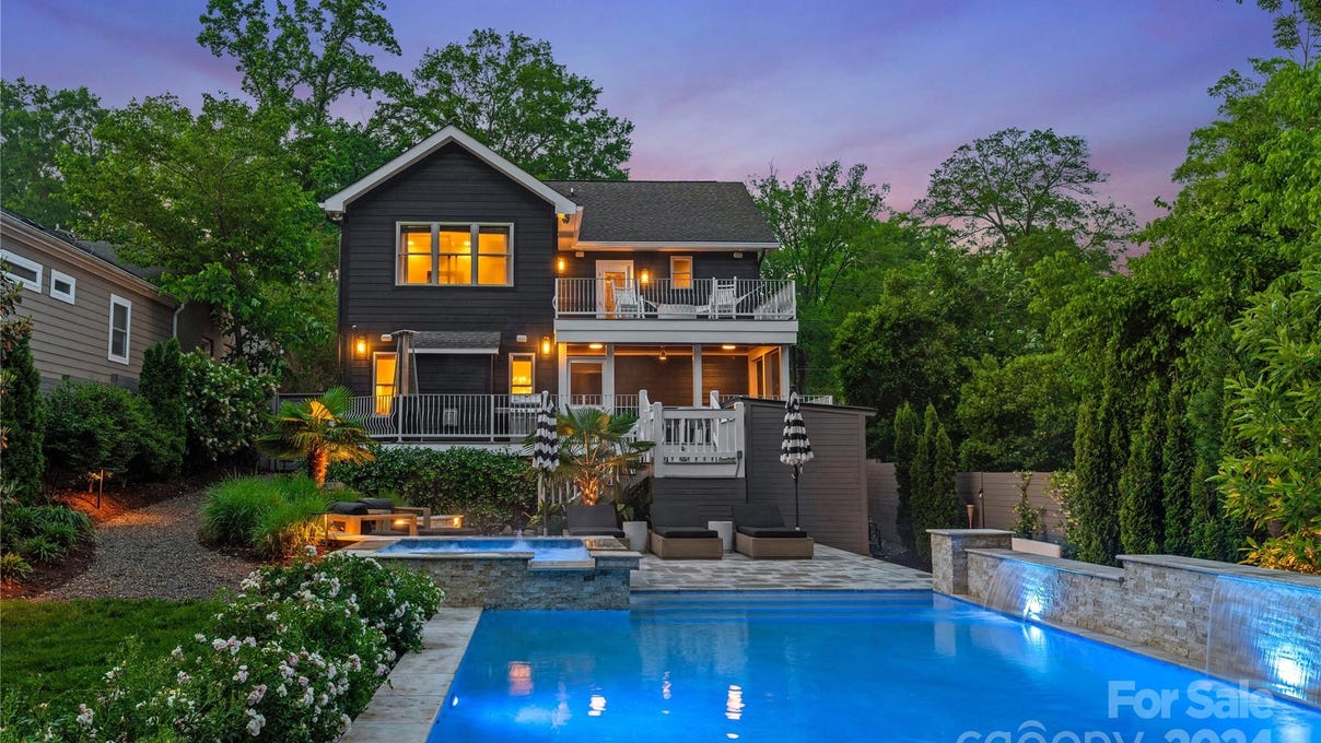 3220 Commonwealth Ave  