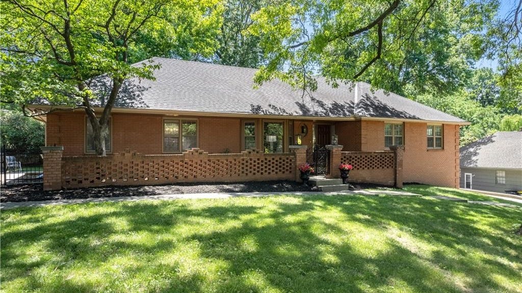 4321 NW Briarcliff Ln  