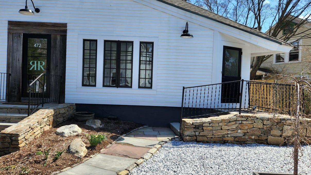 472 Riverside Ave