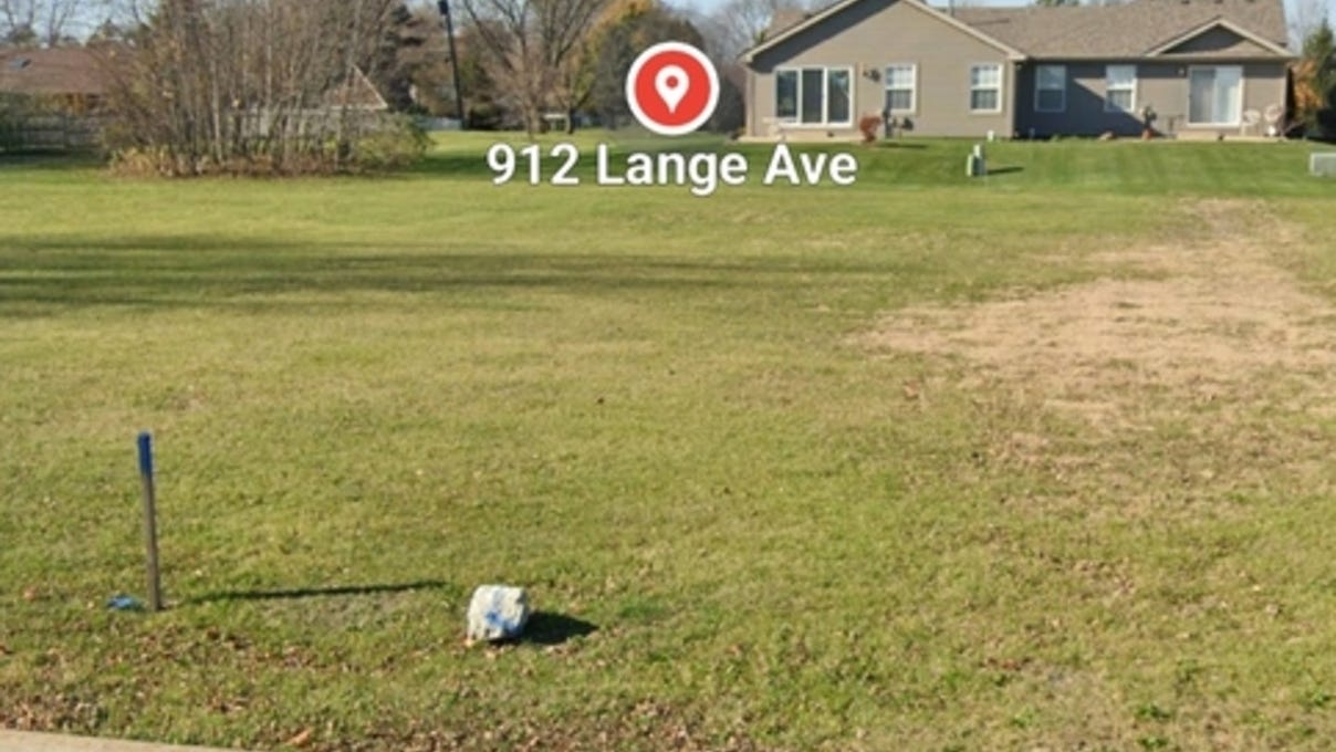 912 Lange Ave