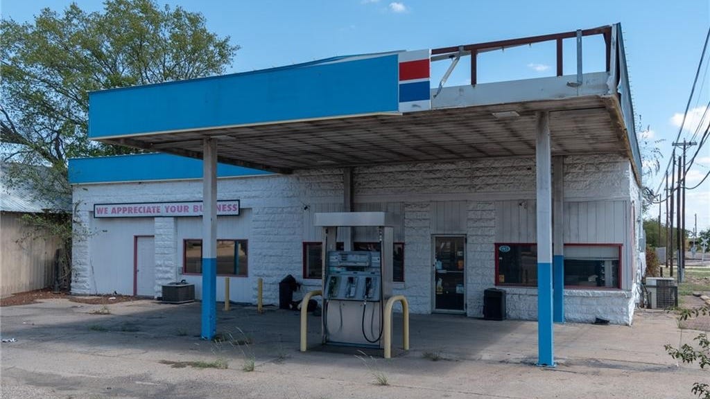 6756 N Lone Star Pkwy  