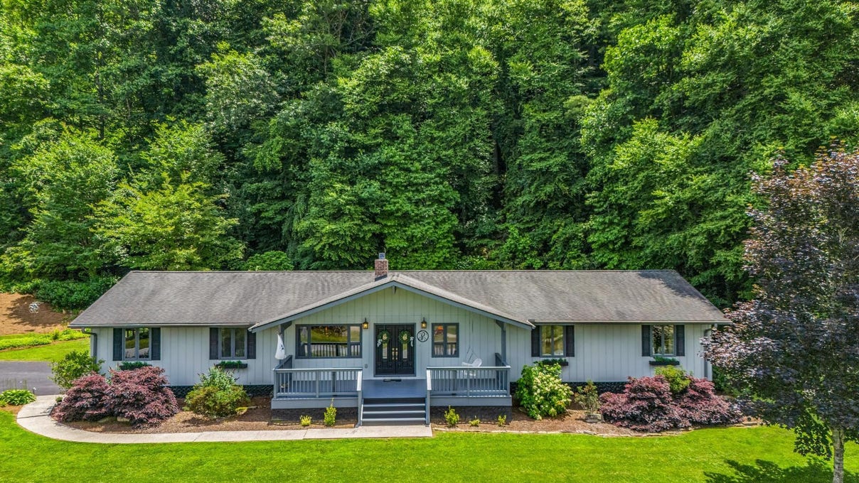 24 Middlemount Dr  