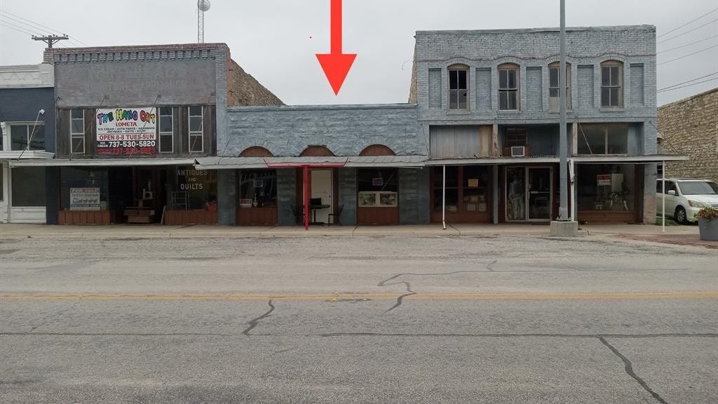 112 E Main St  