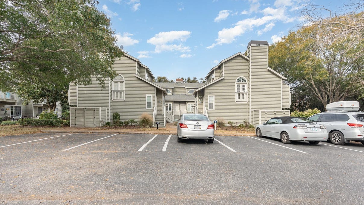 304 CUMBERLAND Ter DR  