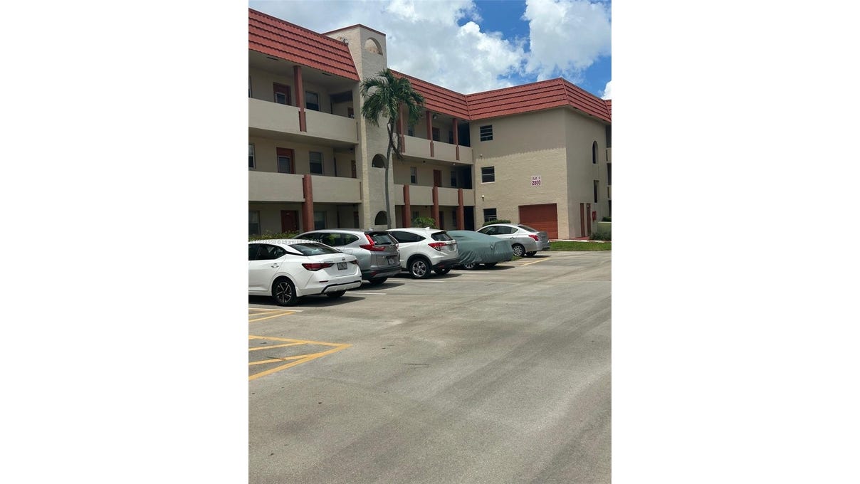 2800 W Sunrise Lks Dr  