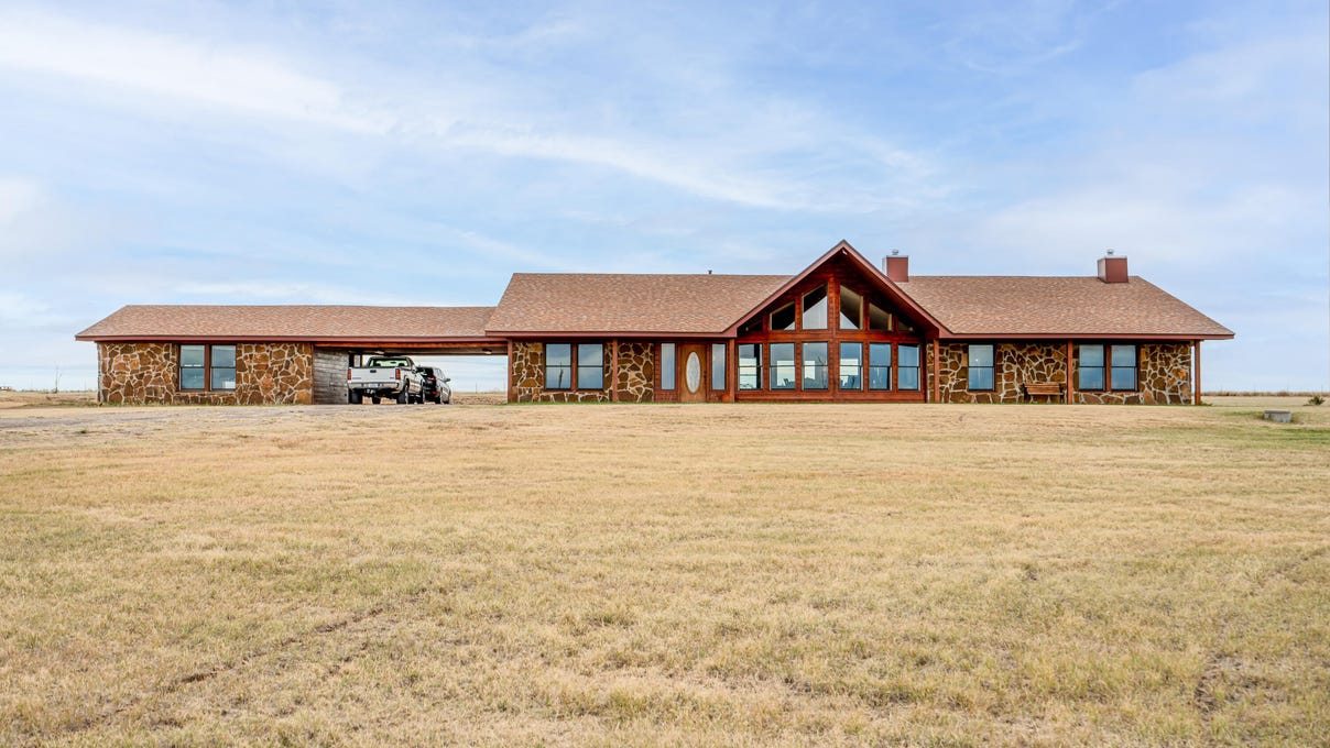 9630 Juliet Road, Claude, TX 79019 House for Sale