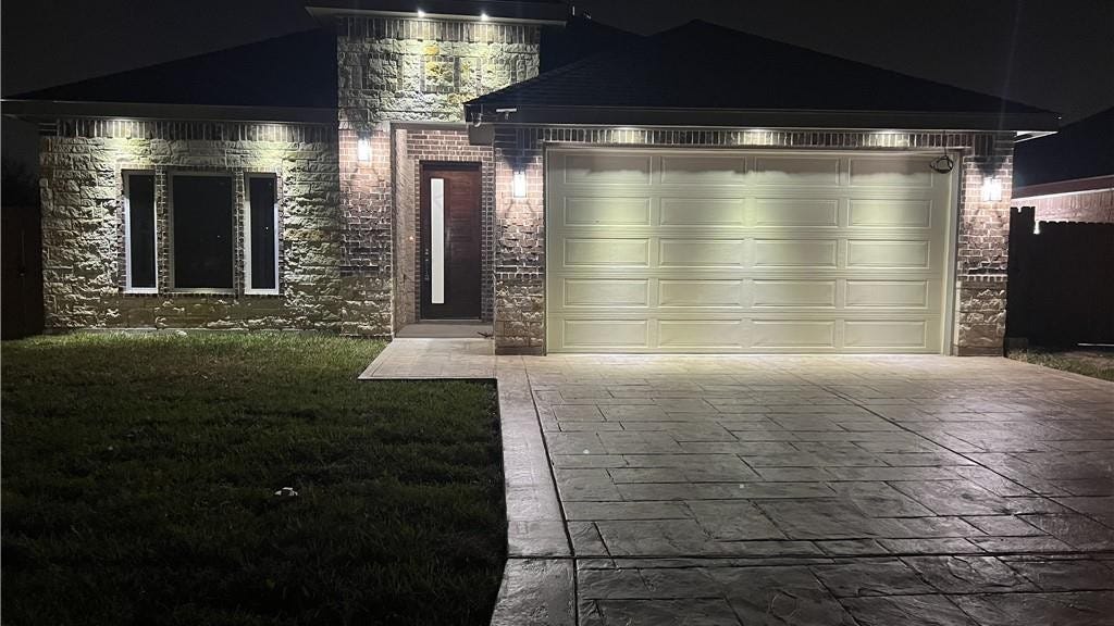 701 W Nannette Ave W  