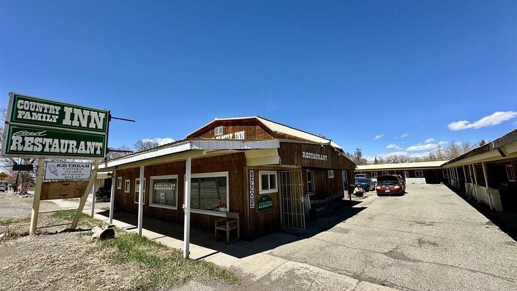 1050 GRAND AVE  