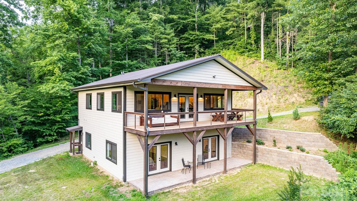 75 N Coyote Springs Farm Rd  