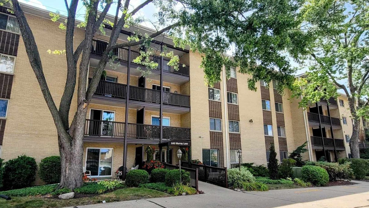 640 MURRAY LN  