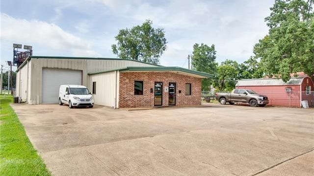 3923/3925 INDEPENDENCE Dr  