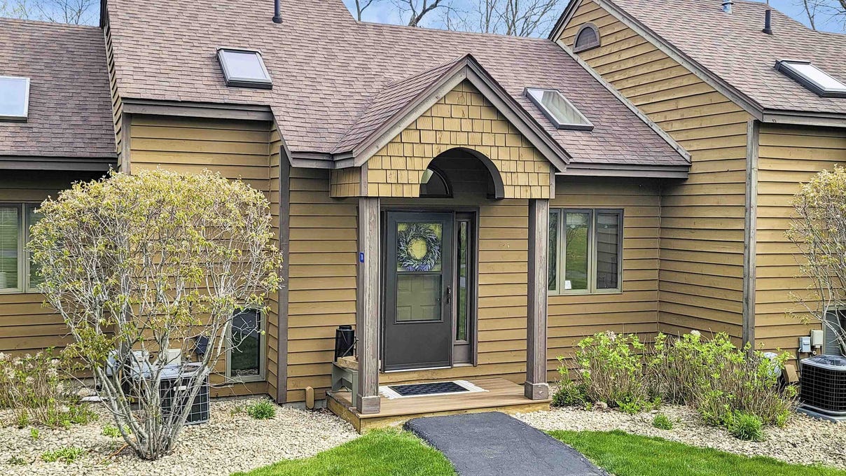 28 Creekwood, GALENA, IL 61036 Apartment for Sale