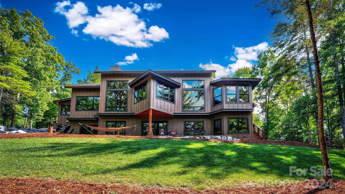 2126 Sycamore Dr  