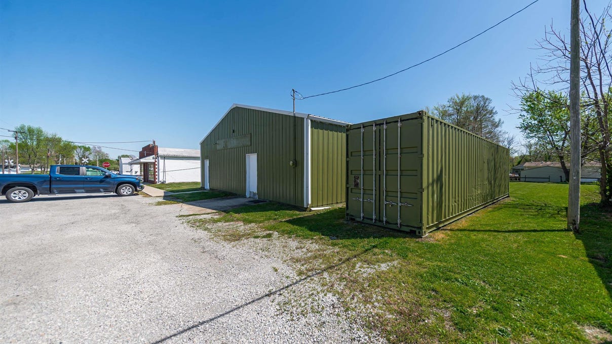 135 W 3RD St  