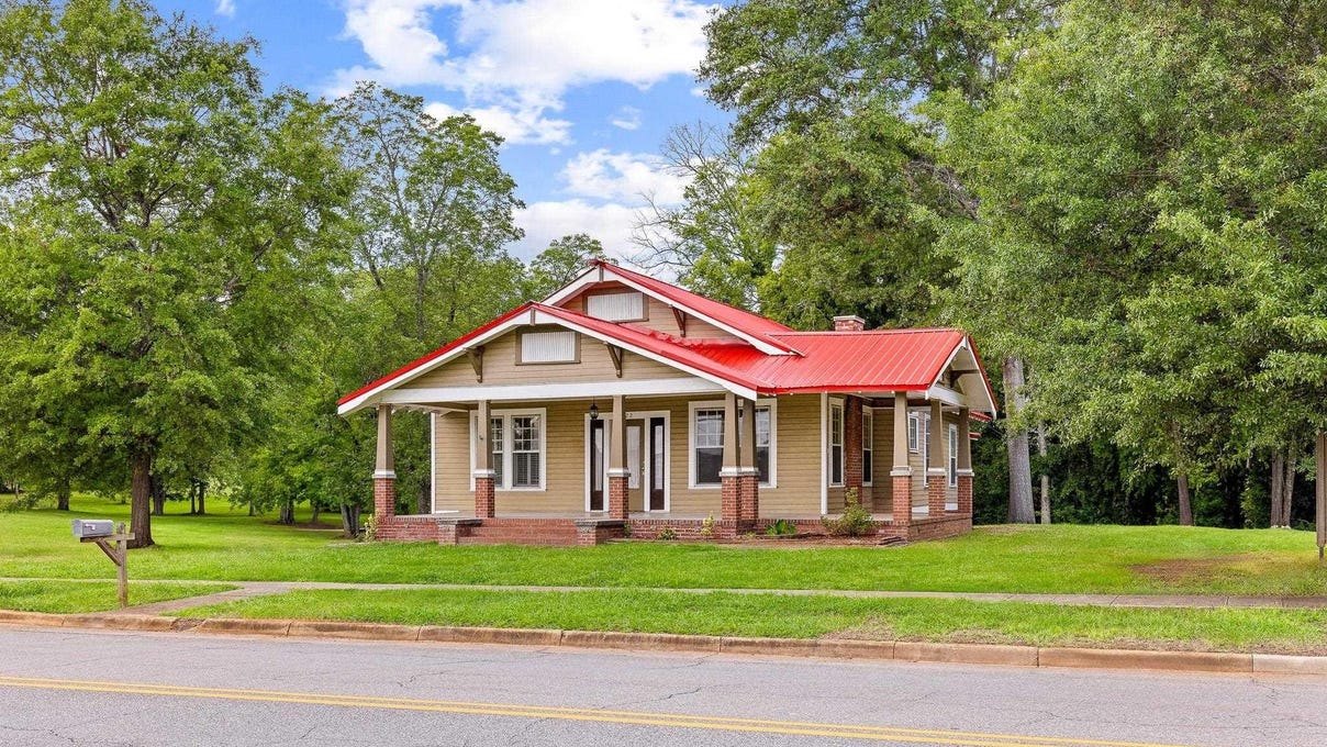 722 NORTH St EAST  