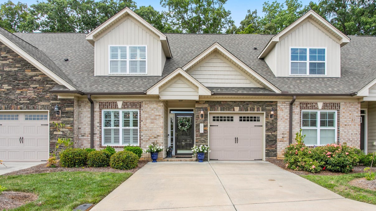 2022 Chandler Vlg Dr  