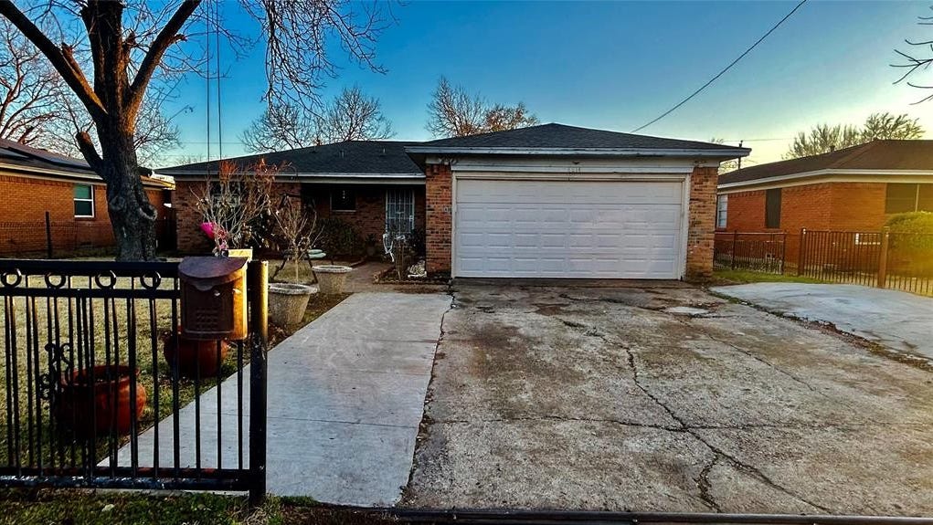 8814 Triton Lane, Dallas, TX 75227 House for Sale