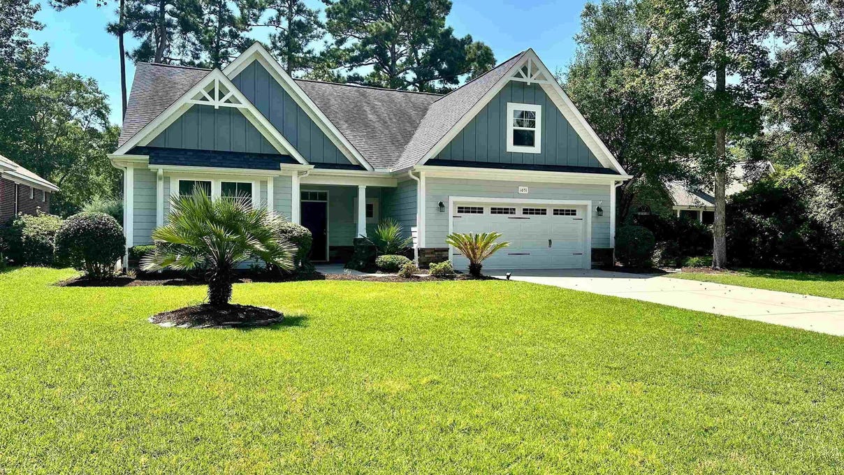 1651 Deerfield Dr SW