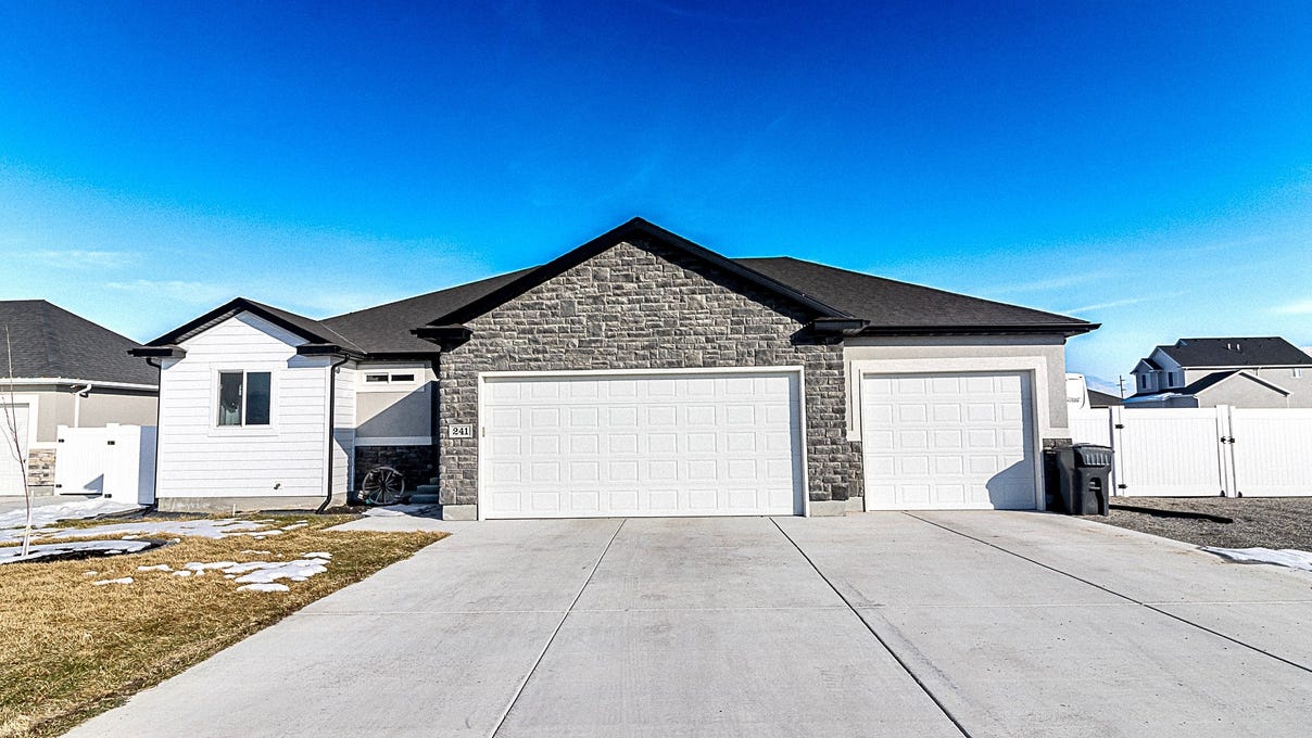 241 S MUSTANG RD, Grantsville, UT 84029 House for Sale