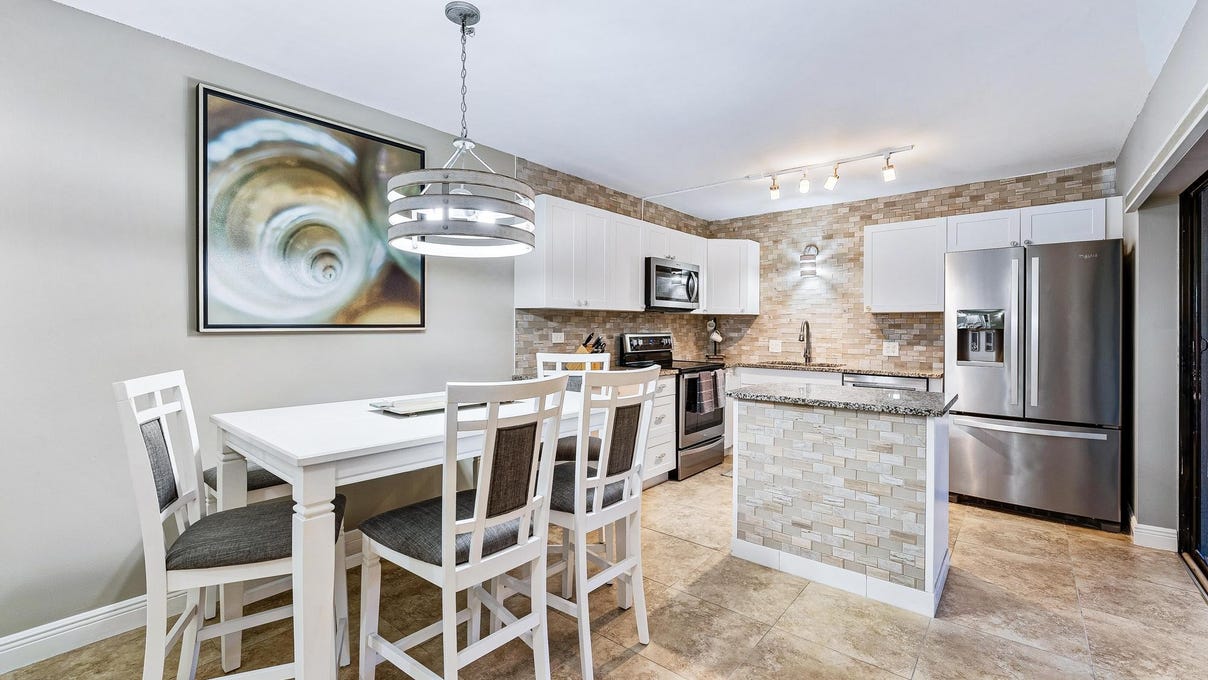 5684 SE Riverboat Dr  