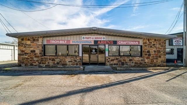 1401 N Old Highway 66 Hwy  