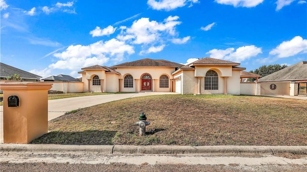 2431 Palm Cir