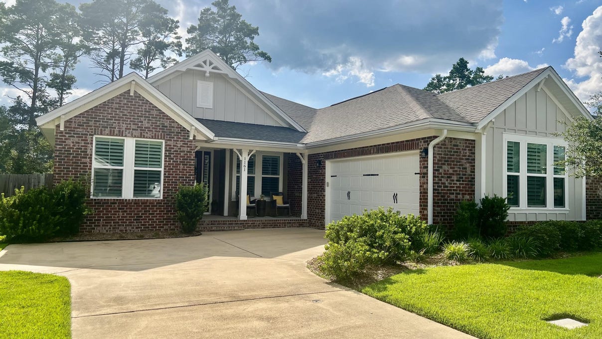 1161 Deer Moss Loop  