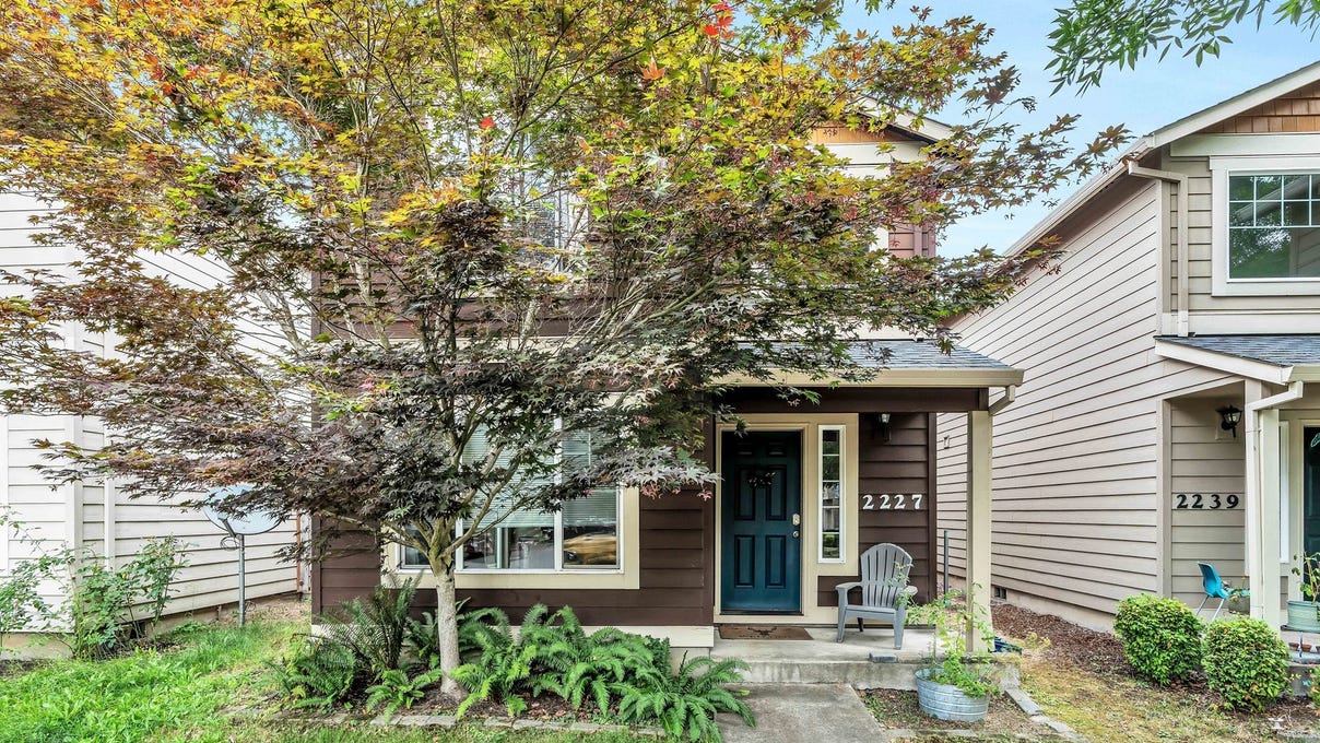 2227 E Sam Parrett Dr  