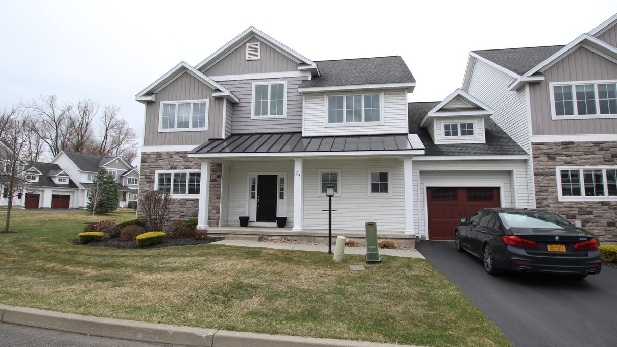 24 Mulberry Drive, Colonie, NY 12205 Townhouse for Rent