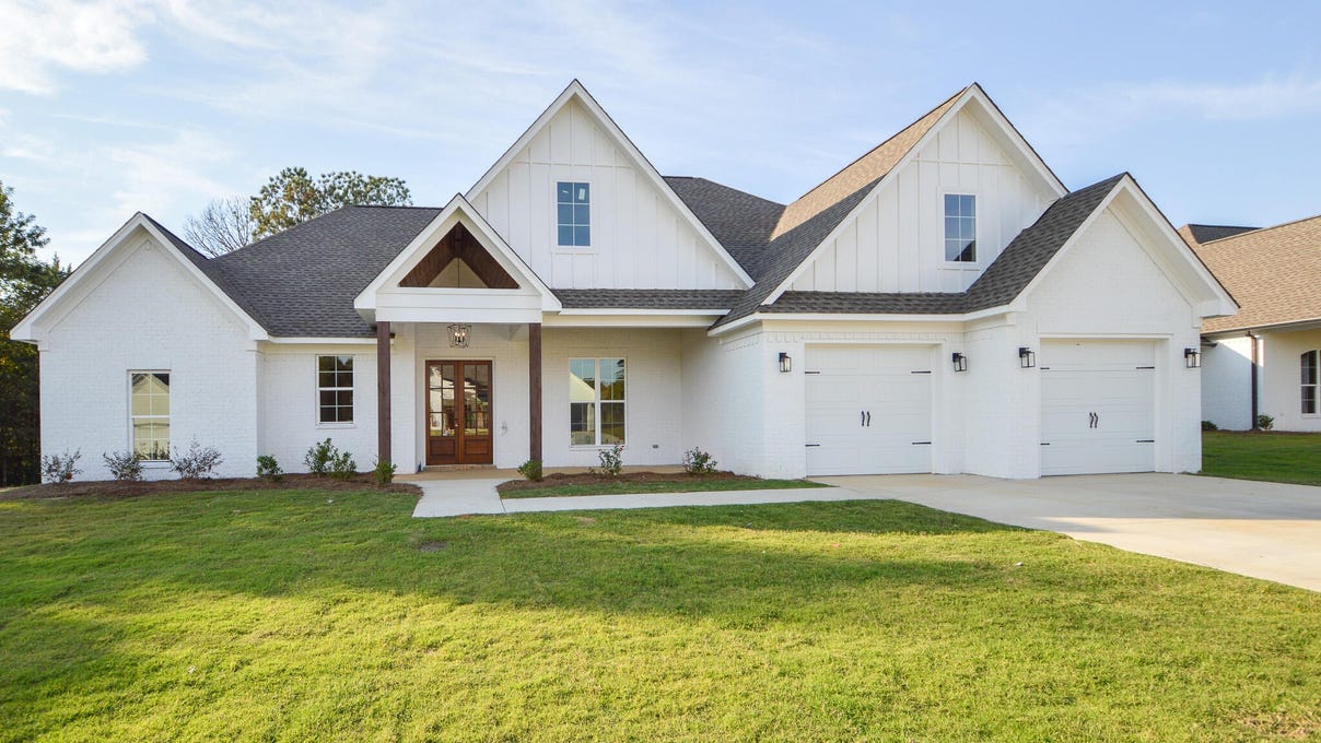 135 Ridgeway Dr  