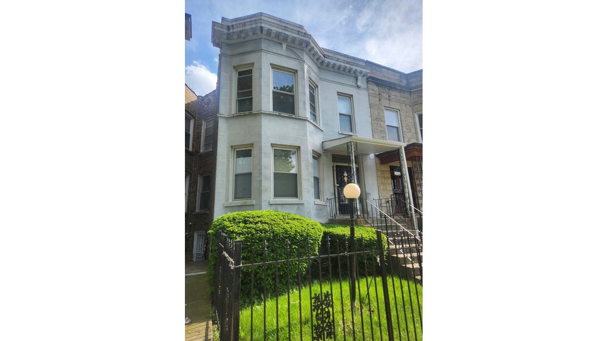 4529 W Congress Pkwy  